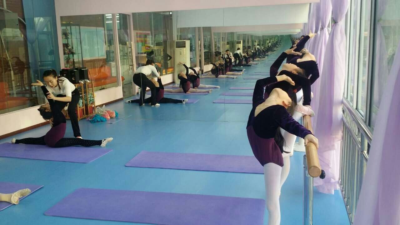 北青舞蹈社舞蹈地膠鋪設(shè)案例