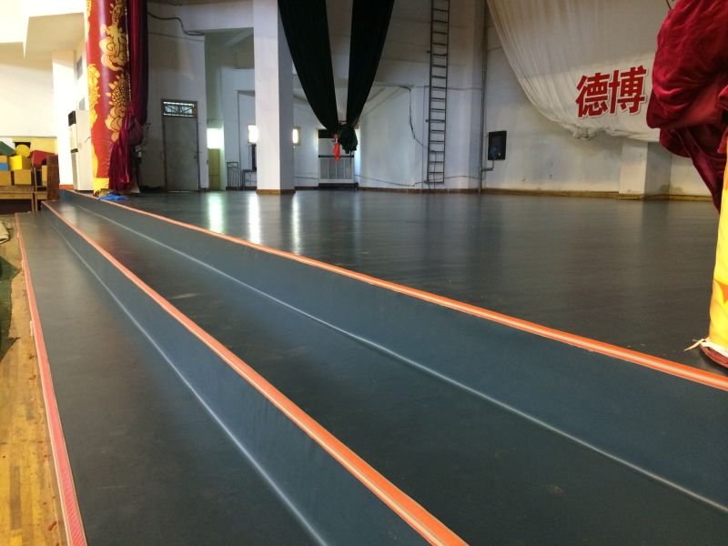 莆田學(xué)院舞臺(tái)地膠鋪設(shè)案例