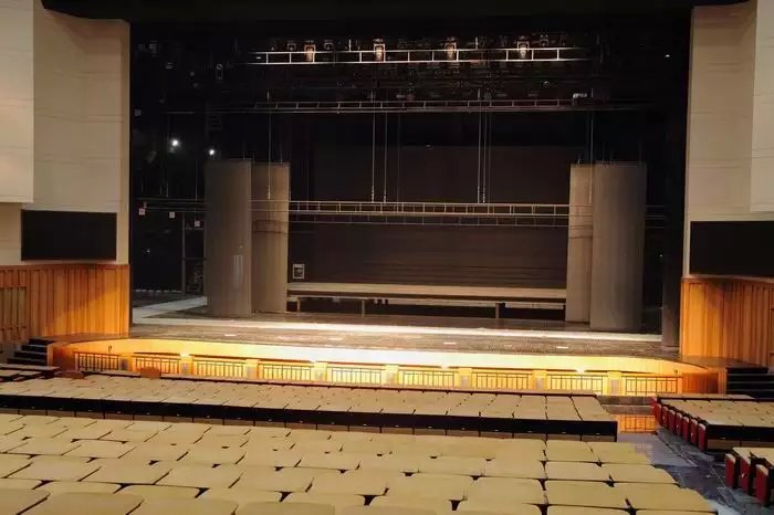 湛江市實驗中學和pvc地板廠家合作成功案例 湛江市實驗中學和pvc地板廠家合作成功案例